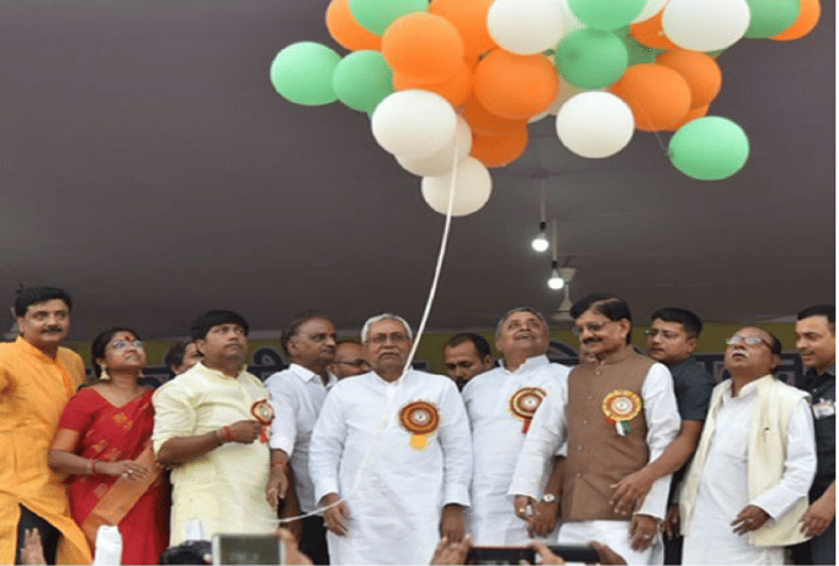 Bihar News: No BJP Leader shared stage with CM Nitish Kumar in Dussehra Festival in Patna