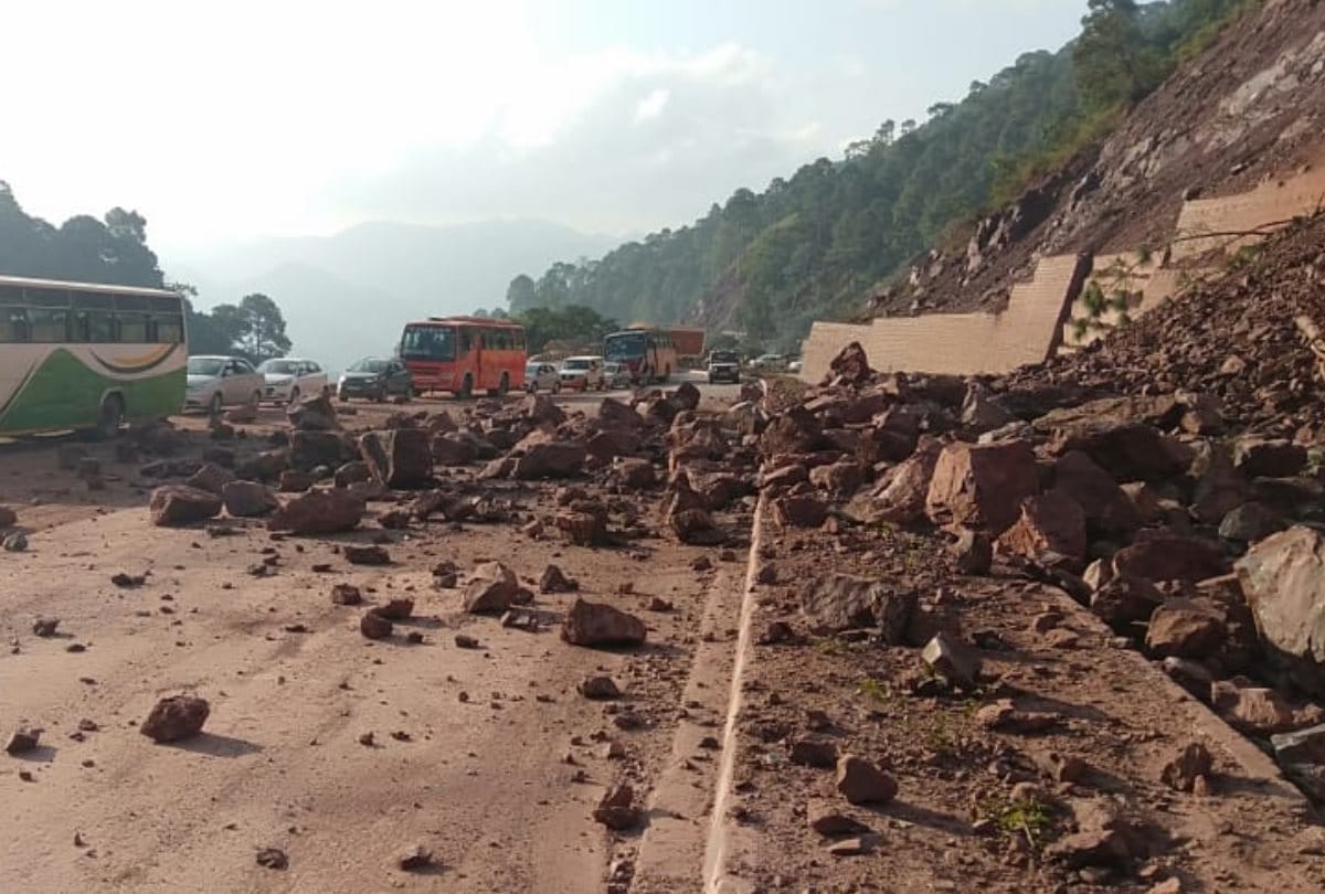 kalka shimla national highway closed due to landsliding