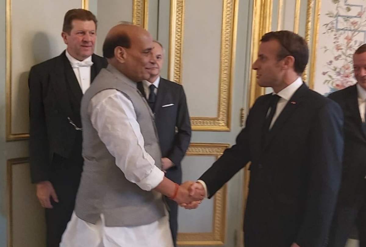 Rajnath singh meet Emmanuel Macron in paris, emphasized on strengthening bilateral relations
