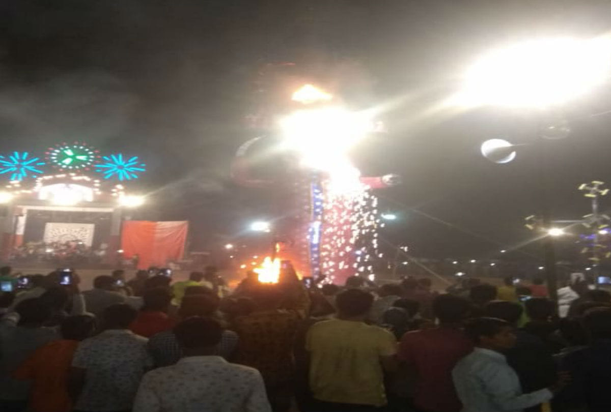Dushressa Celebrated By Burning Ravan Effigy in Agra Ramleela Ground