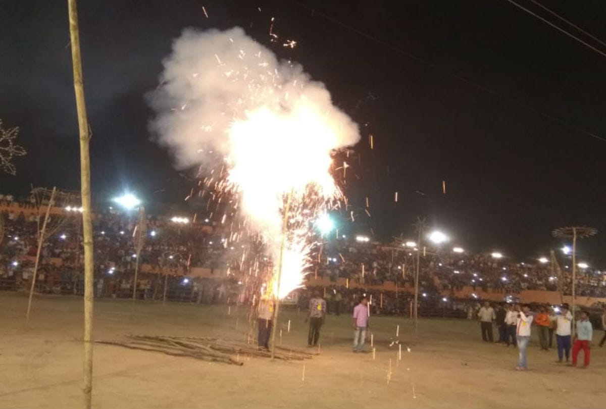 Dushressa Celebrated By Burning Ravan Effigy in Agra Ramleela Ground