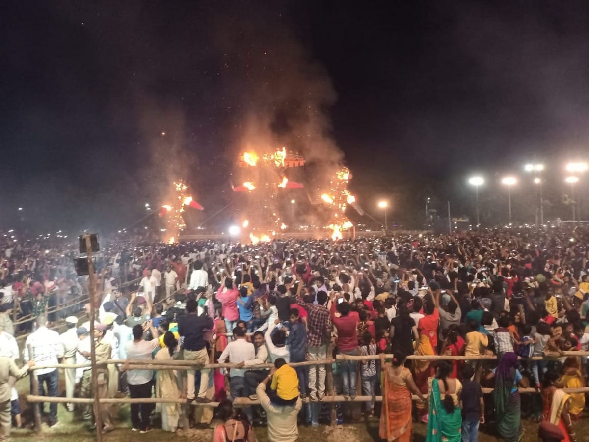 ravan burnt fire in dussehra direka dlw in varanasi