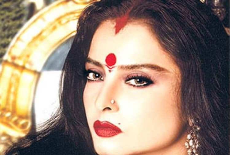 rekha birthday special know she wore sindoor in every event