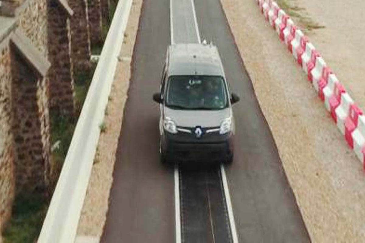 Electric Roads Could Be a Path to a Driverless Future all you need to know