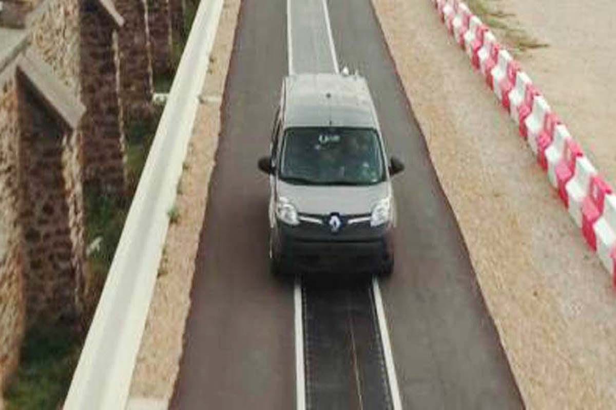 Electric Roads Could Be a Path to a Driverless Future all you need to know