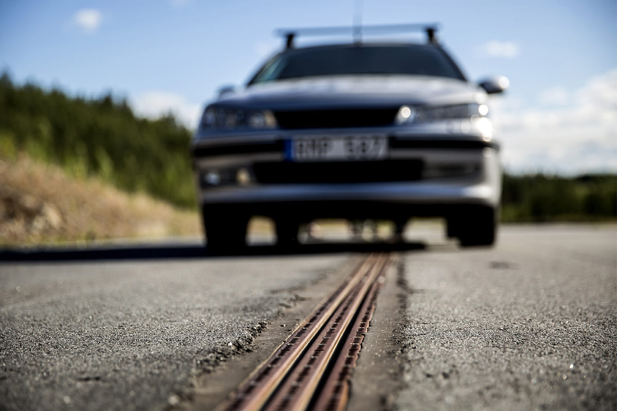 Electric Roads Could Be a Path to a Driverless Future all you need to know