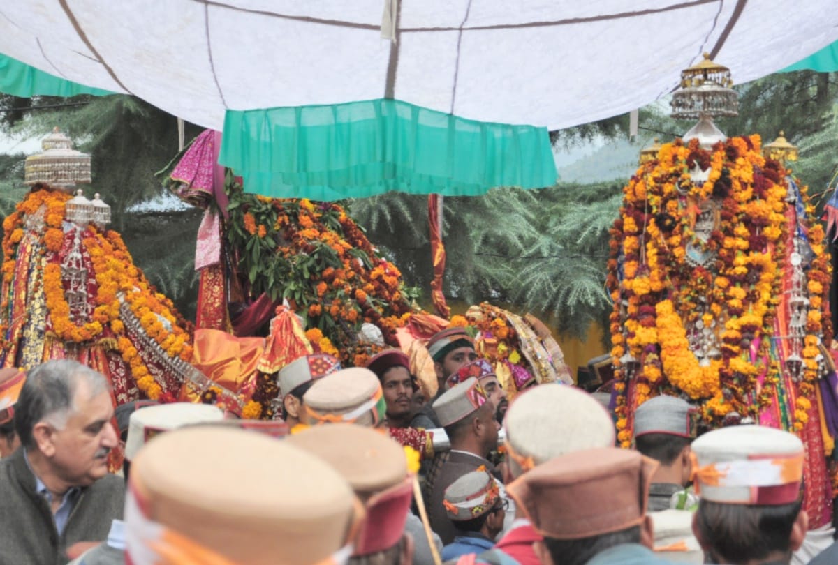 The grand jaleb of Lord Narasimha Departed in royal style on the beat of the drum in kullu