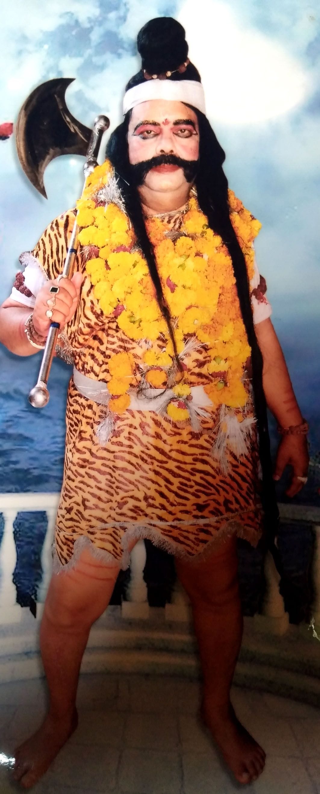 paanch dashak se parashuraam kee bhoomika nibha rahe hain raakesh