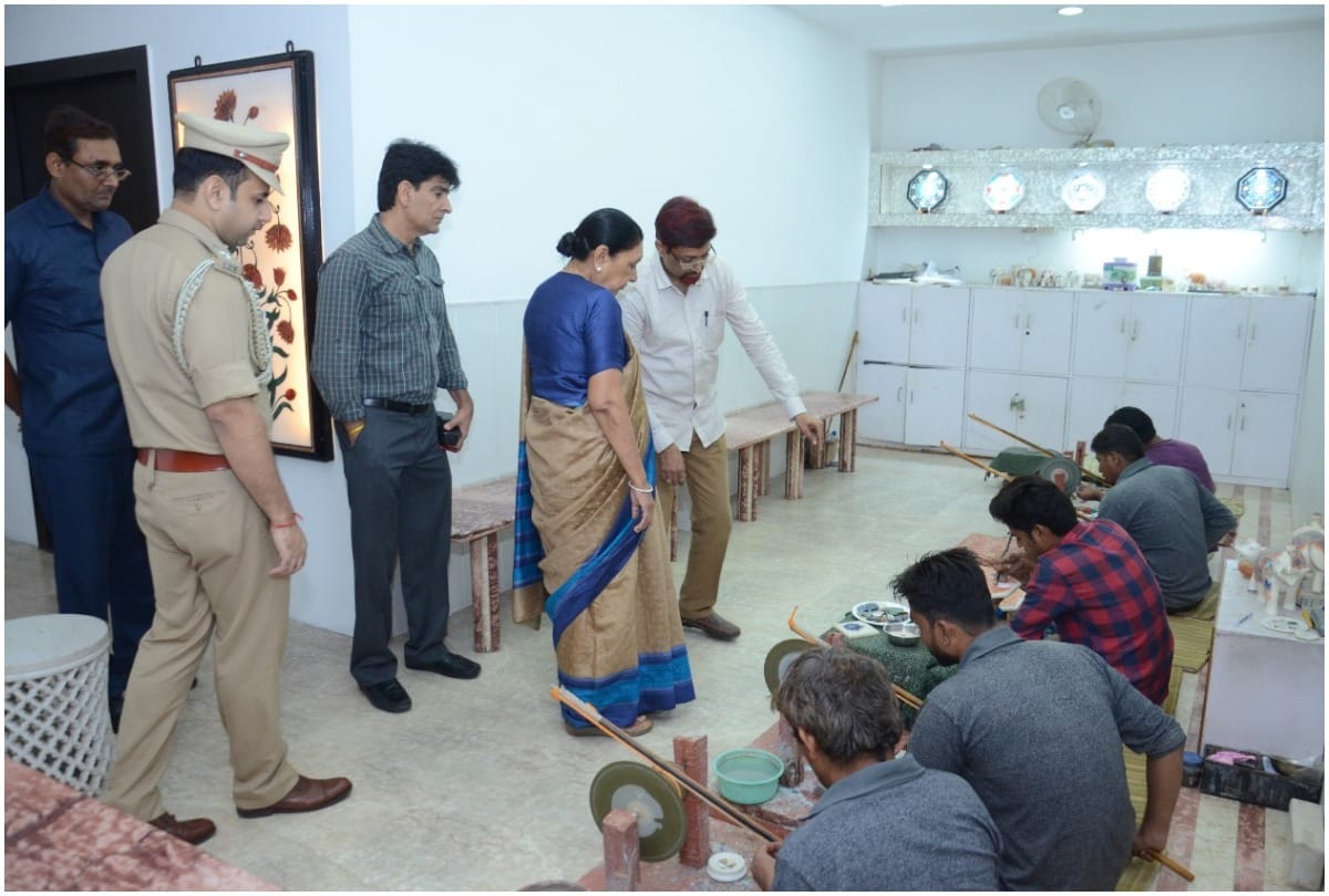 governor anandi ben patel reached agra on three day visit