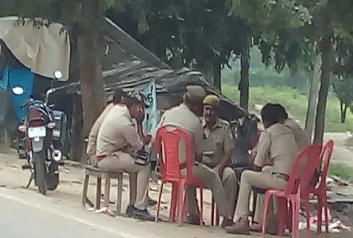 Shops burnt after pieces of meat found on the road