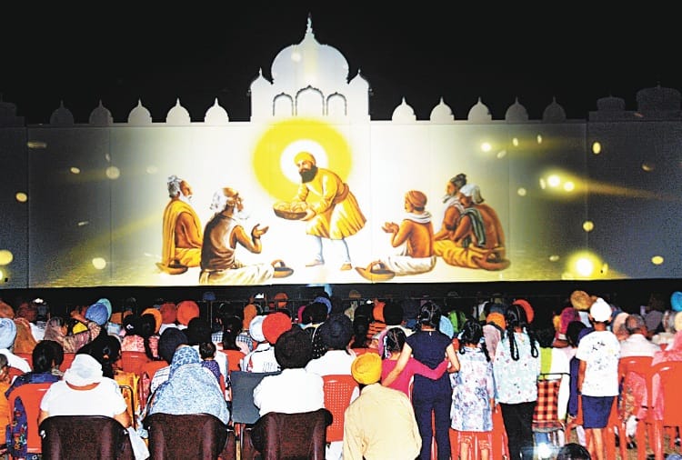 peoples see nankana sahib in digital museum at mohali