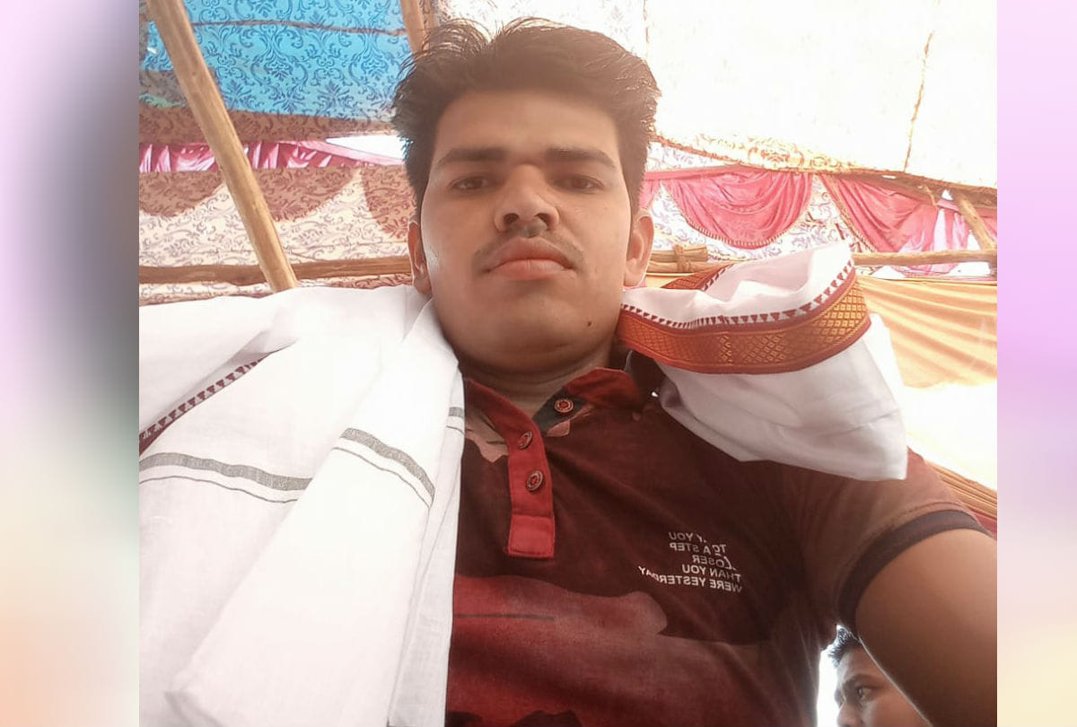 High Speed Truck crashed Bike young man Dies in Firozabad