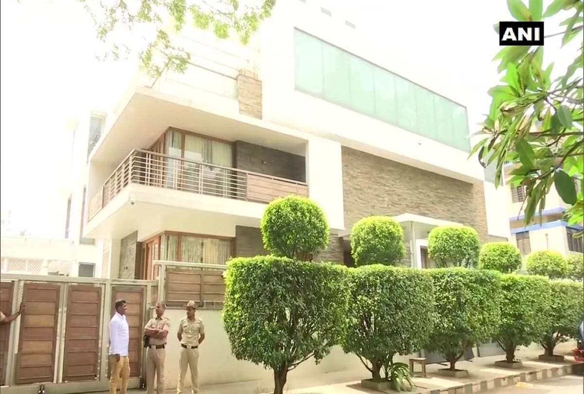 Income Tax Dept is conduct raids at premises of former Deputy CM of Karnataka G Parameshwara
