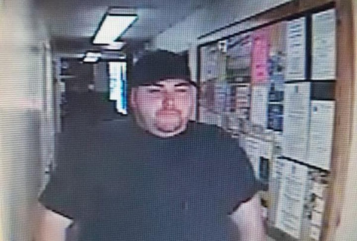 man robbed bank on the day before his wedding to pay for the ring in houston