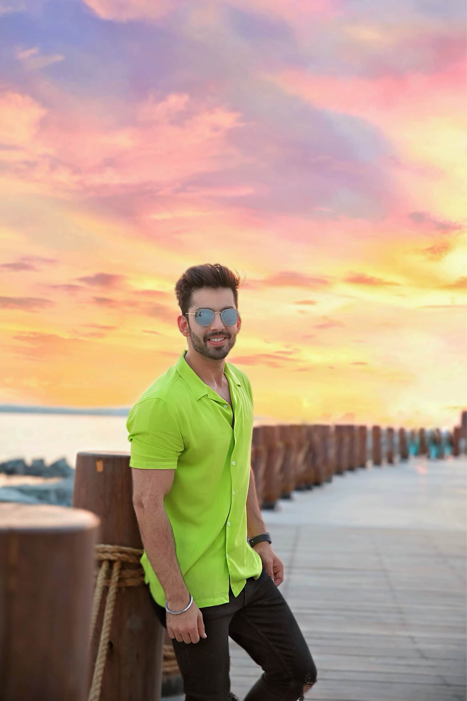 Actor Himansh Kohli took to dismiss a fake post that shows him apologising to Neha Kakkar doing the rounds