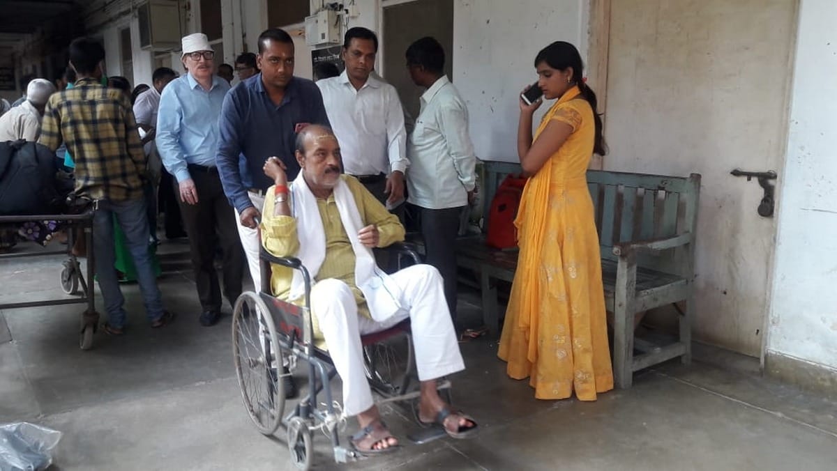 health bad of priest mahant Shri kashi Vishwanath temple under in treatment in bhu varanasi