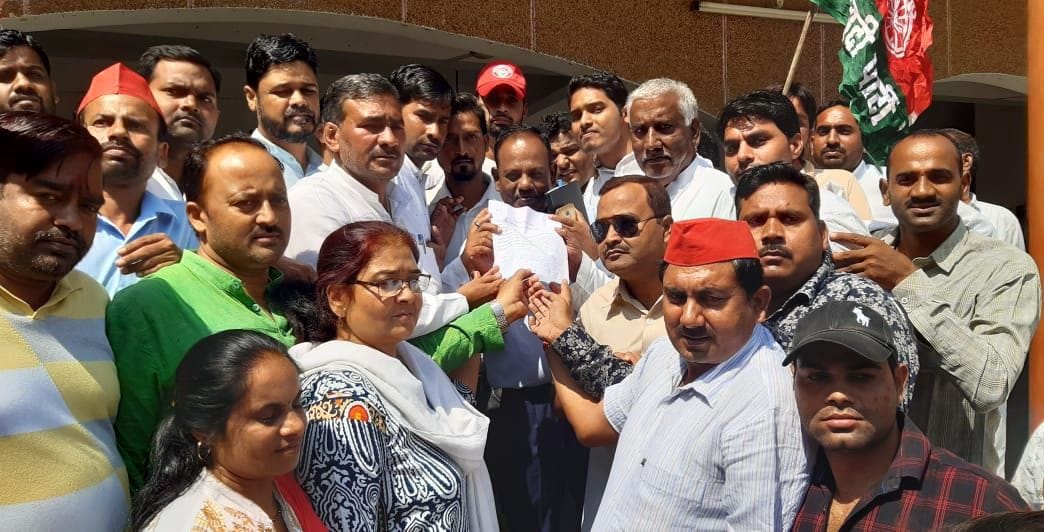 pharjee enakauntar ka aarop laga sapaiyon ne diya gyaapan
