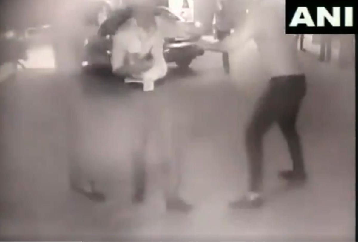 Security guard beaten up by four persons in a hospital premises over parking slip