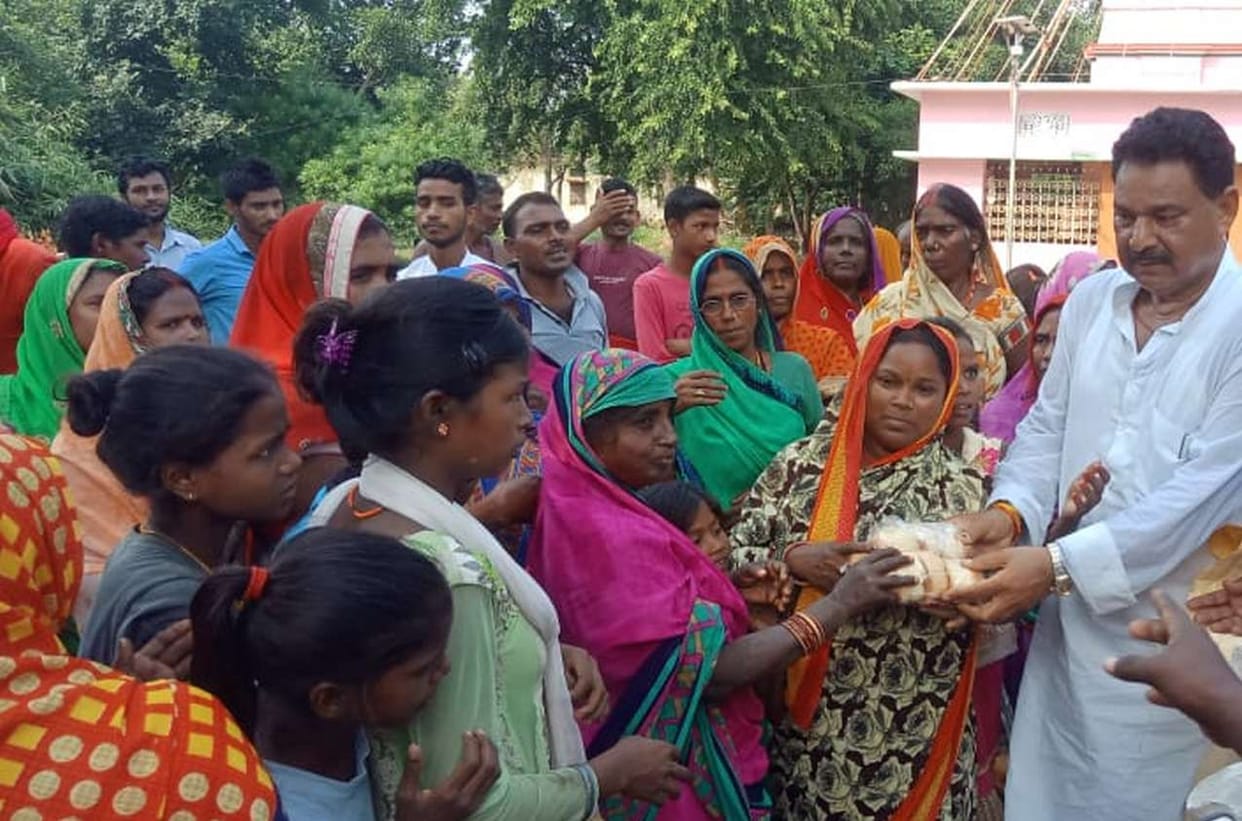 Former minister meets victims of waterlogged villages
