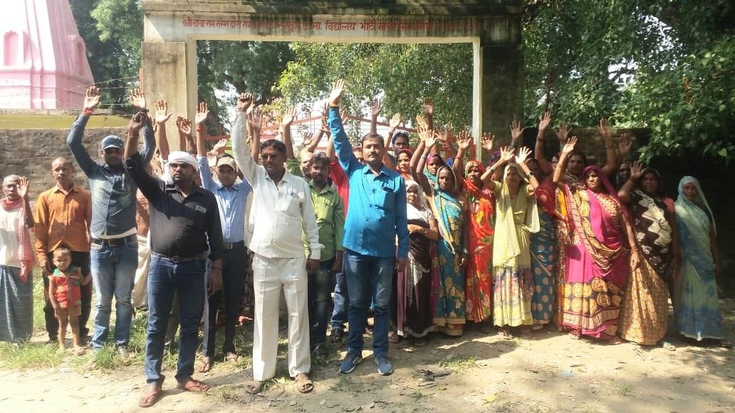 Temple lock, Villagers comes on road