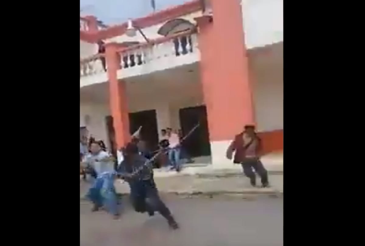 Mexico mayor failed to fix roads as promised angry people dragged him through streets