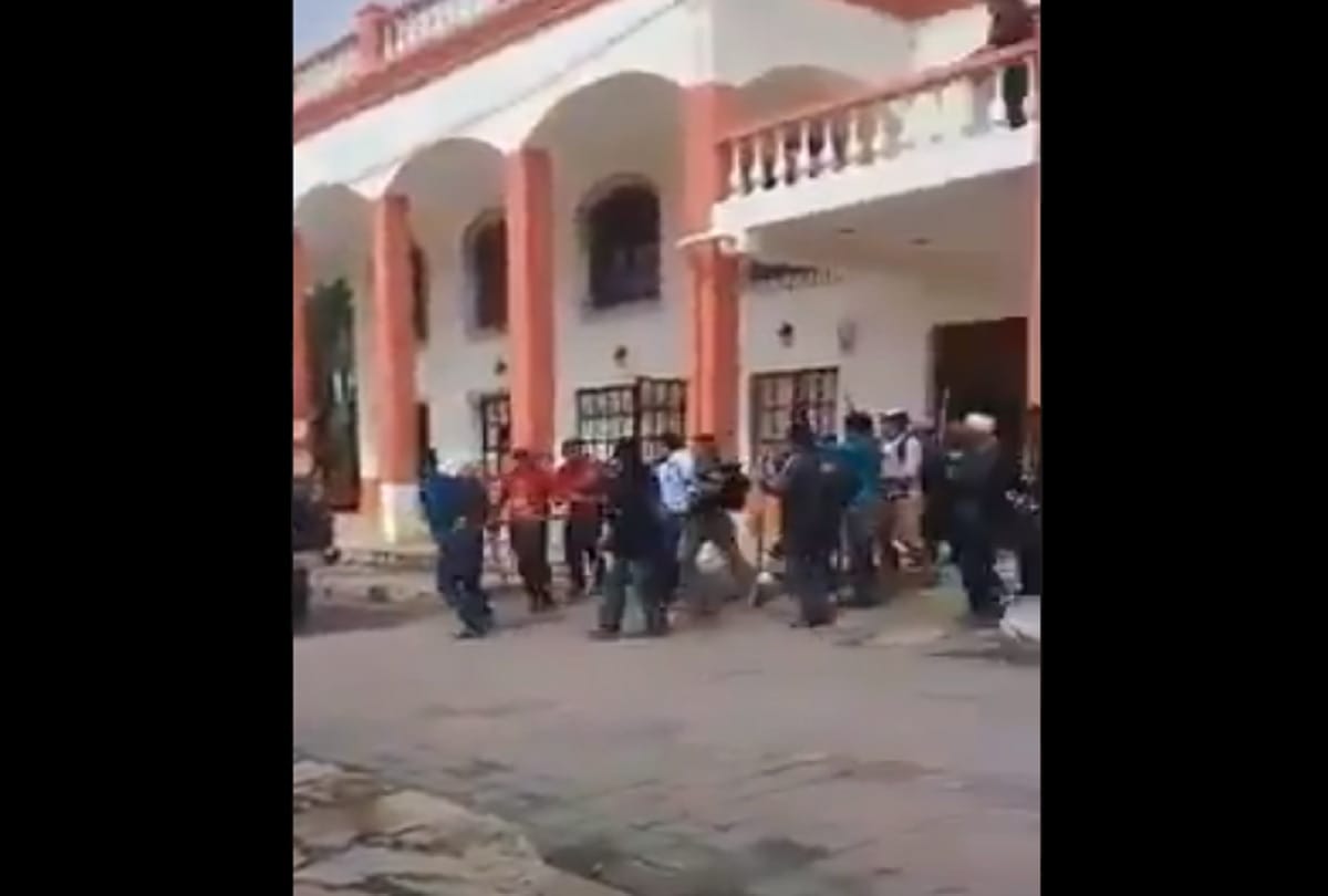 Mexico mayor failed to fix roads as promised angry people dragged him through streets