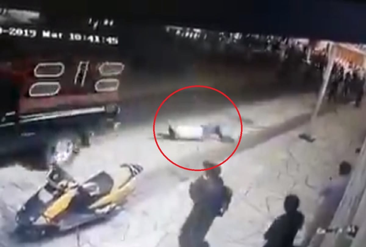 Mexico mayor failed to fix roads as promised angry people dragged him through streets