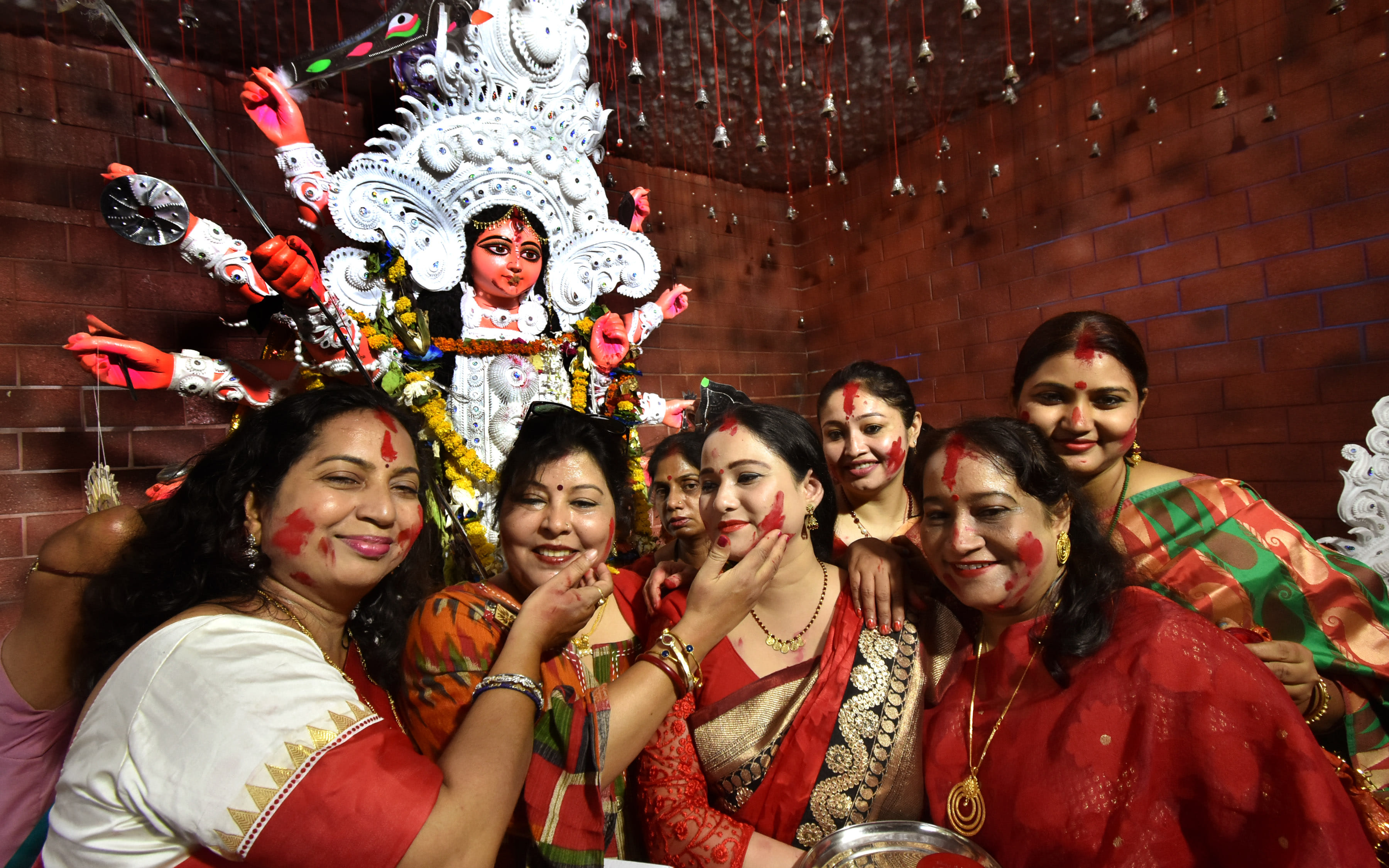 Prayagraj: Bhavani departed from her maiden with blessings, enthusiasm like Holi in pandals