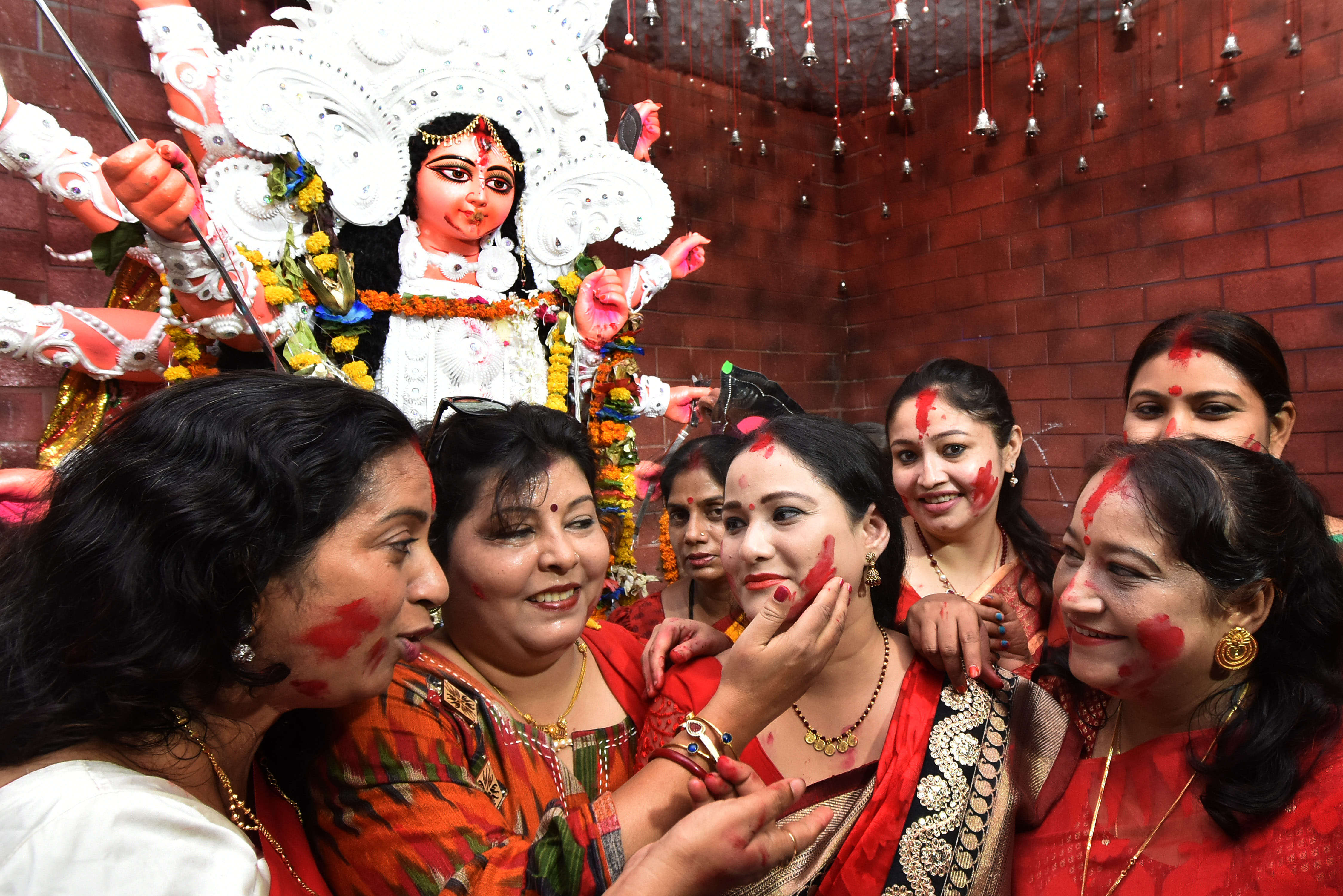 Prayagraj: Bhavani departed from her maiden with blessings, enthusiasm like Holi in pandals