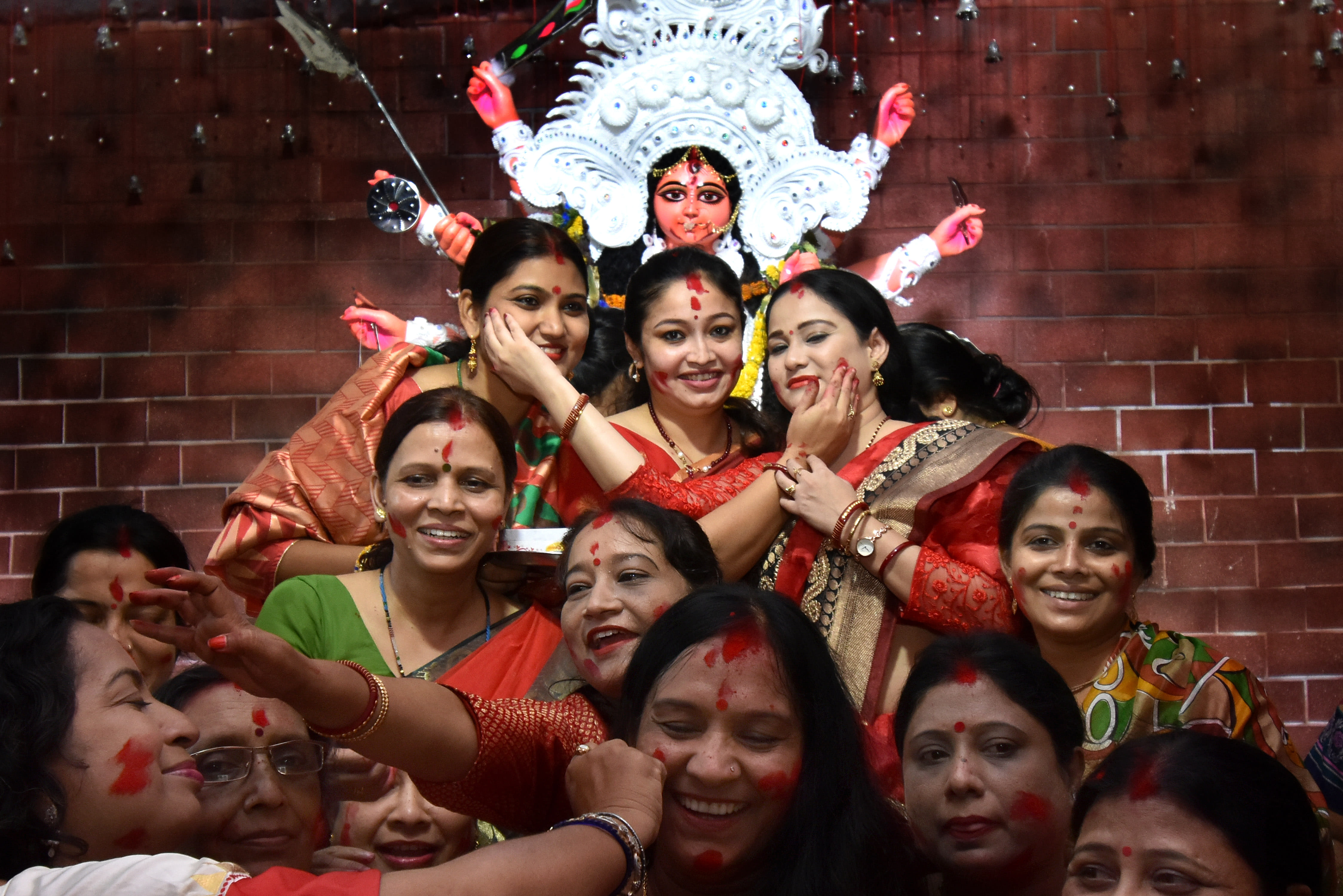 Prayagraj: Bhavani departed from her maiden with blessings, enthusiasm like Holi in pandals