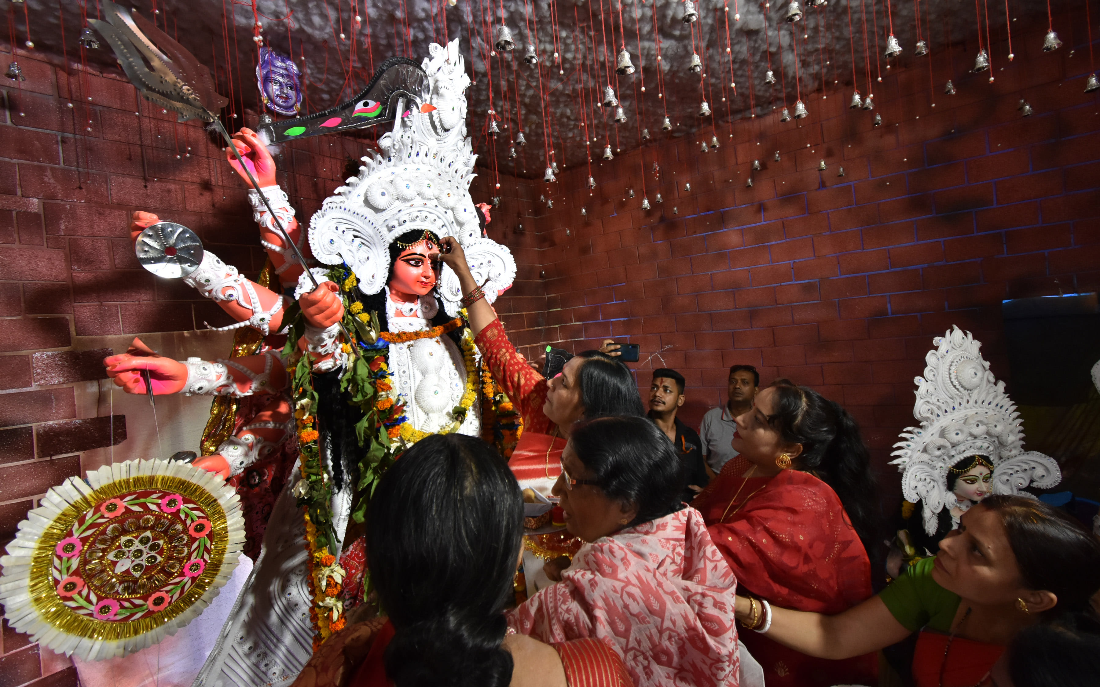 Prayagraj: Bhavani departed from her maiden with blessings, enthusiasm like Holi in pandals