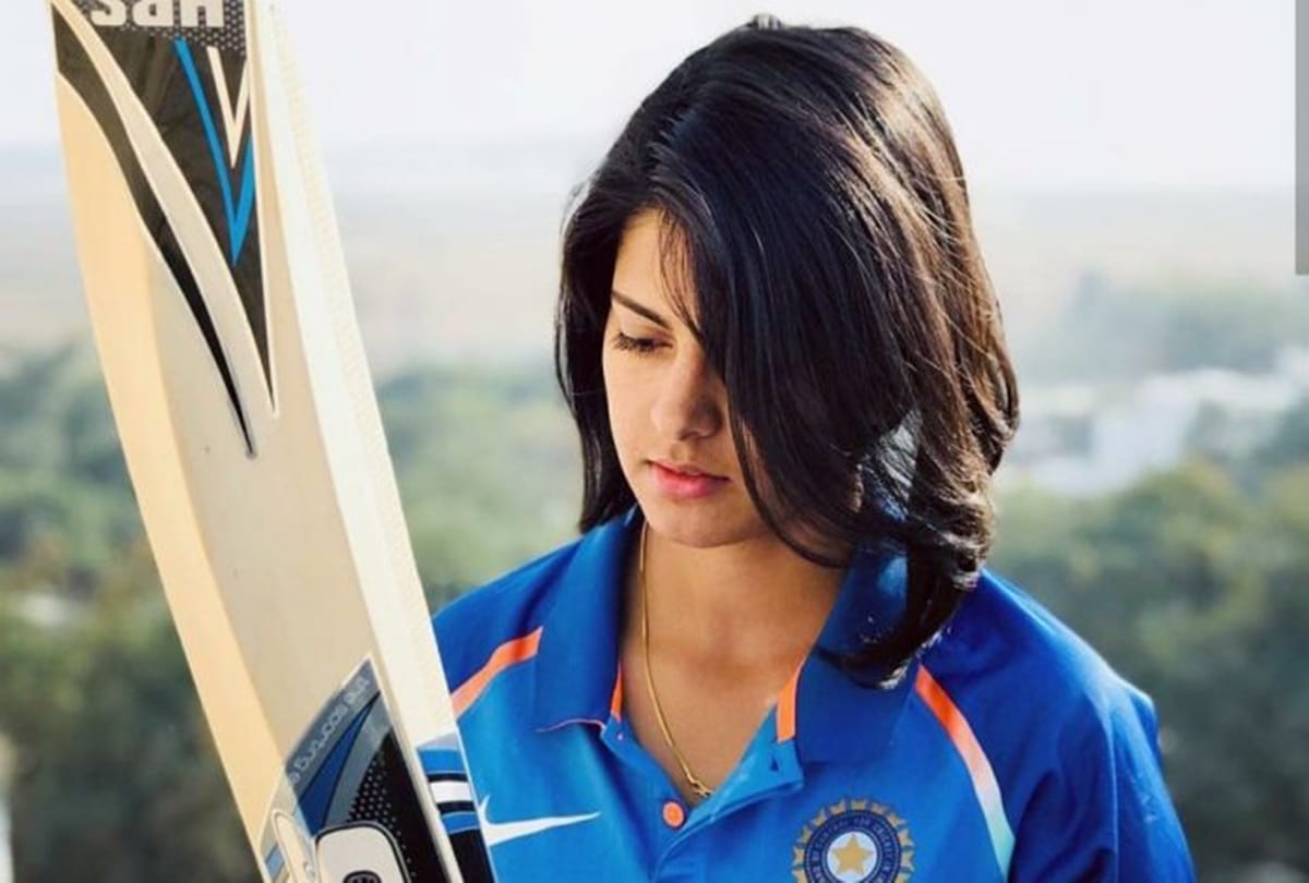 Most Beautiful Indian Women Cricketer Harleen Deol Priya Punia and Smriti Mandhana