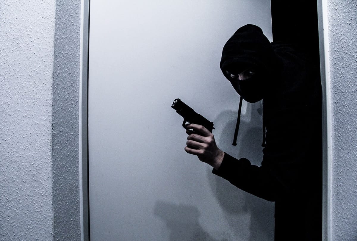 man robbed bank on the day before his wedding to pay for the ring in houston