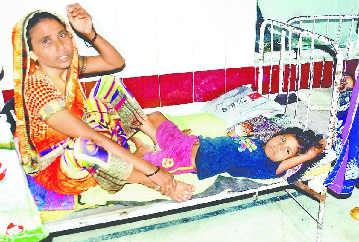 Garbage in Treatment Room of Sn Medical College Agra