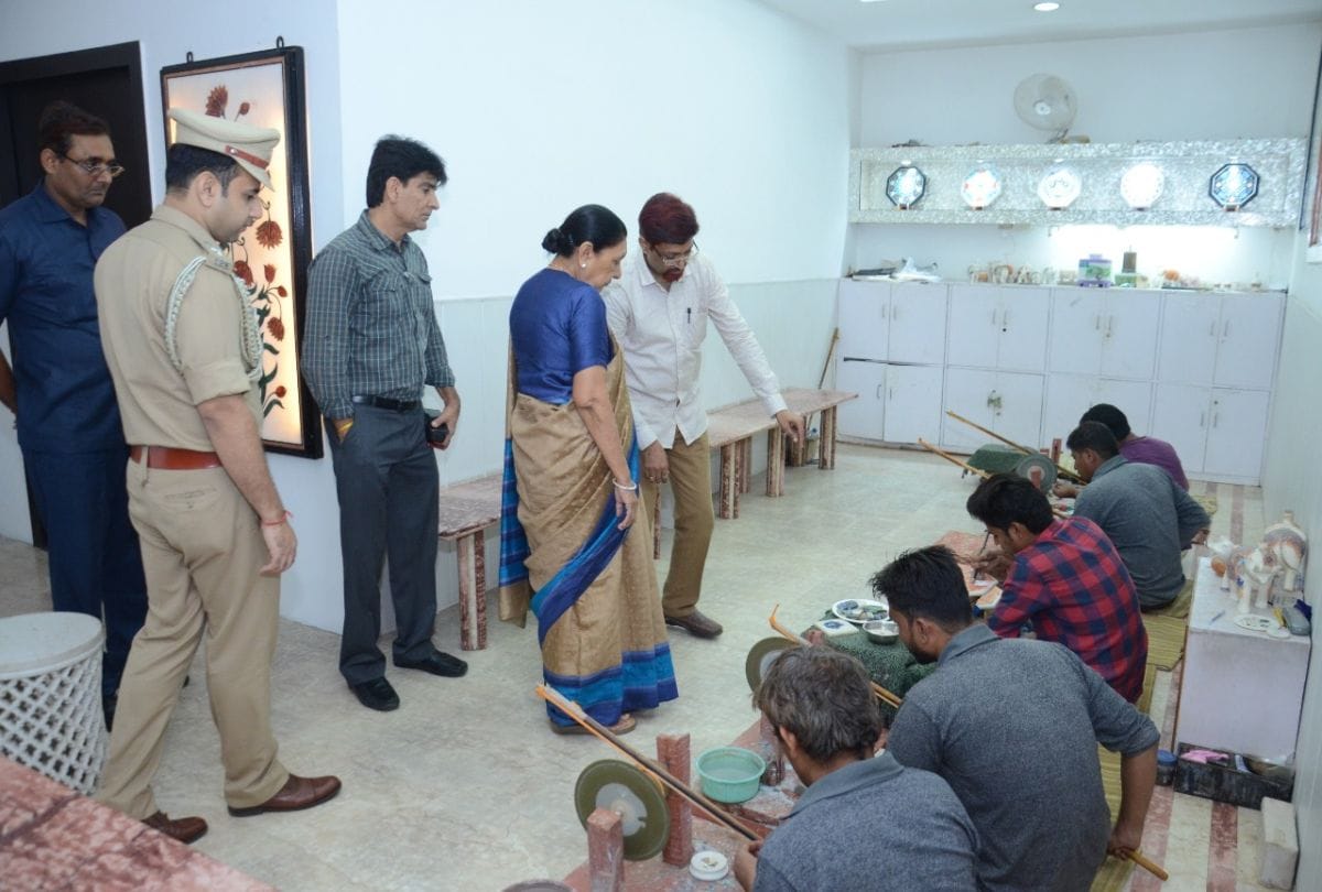 Up Governor Anandi Ben Patel Watch Taj Show In Kalakrati Agra