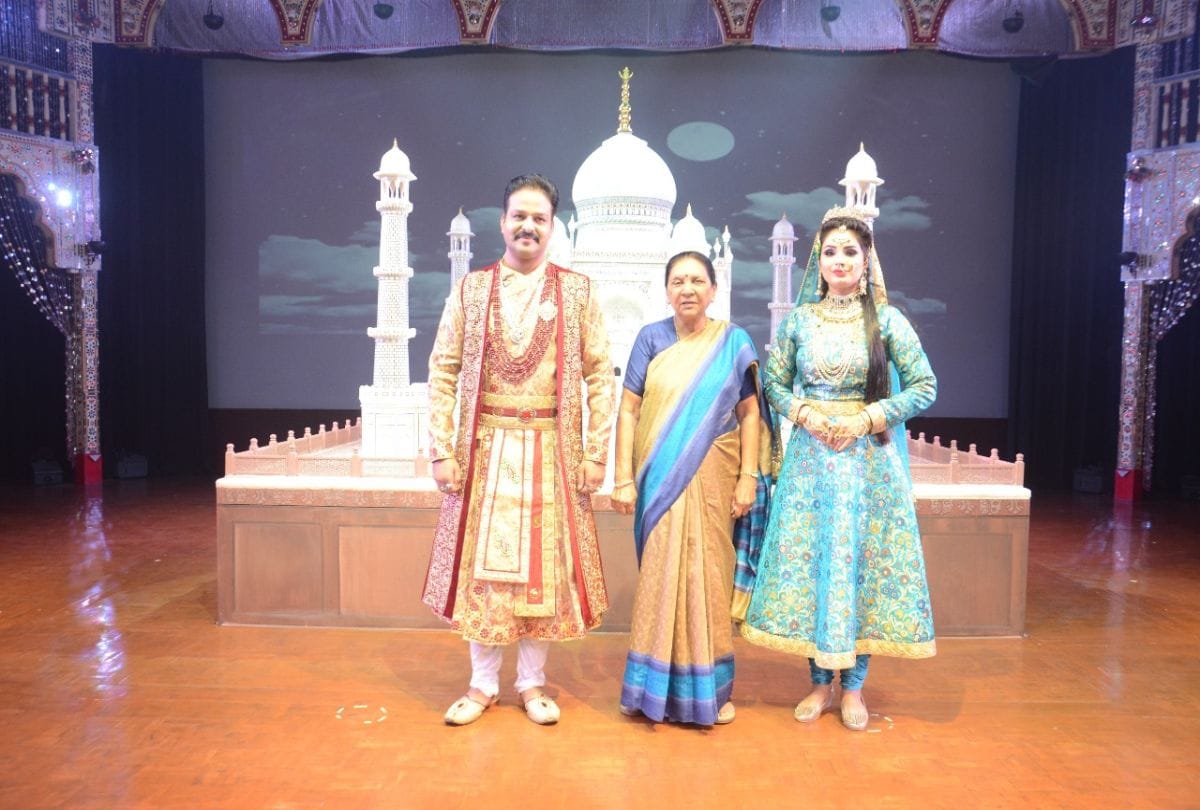 Up Governor Anandi Ben Patel Watch Taj Show In Kalakrati Agra