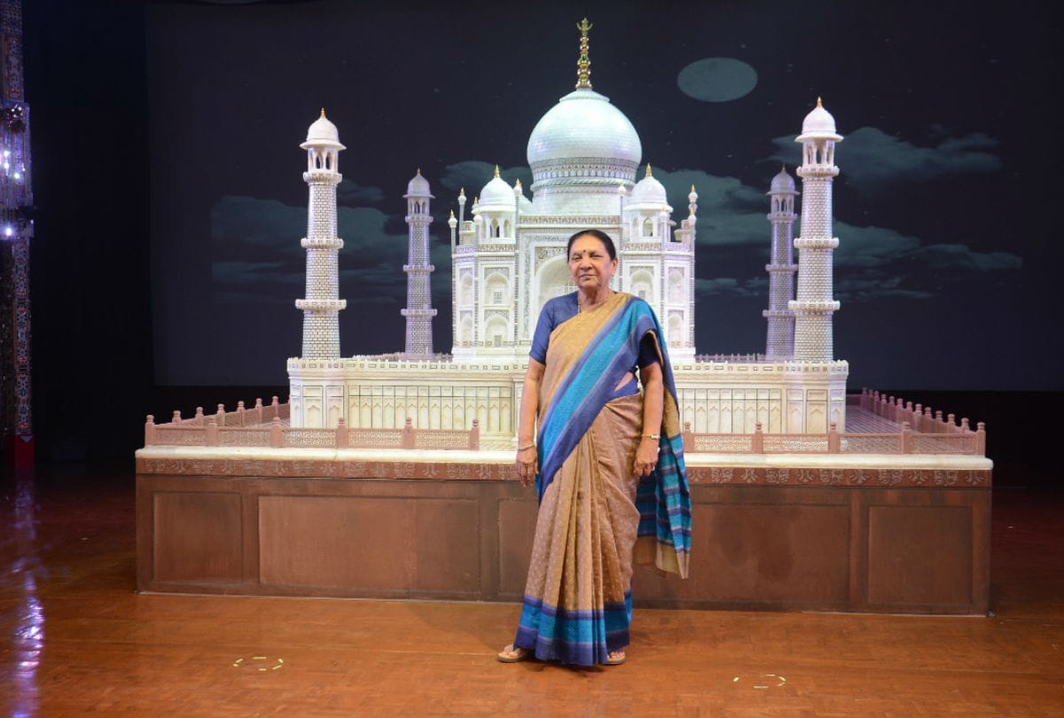 Up Governor Anandi Ben Patel Watch Taj Show In Kalakrati Agra
