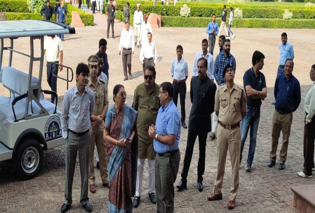 Up Governor Anandi Ben Patel Visits Agra Qila