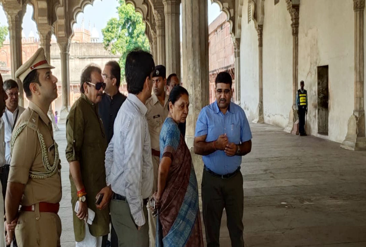 Up Governor Anandi Ben Patel Visits Agra Qila