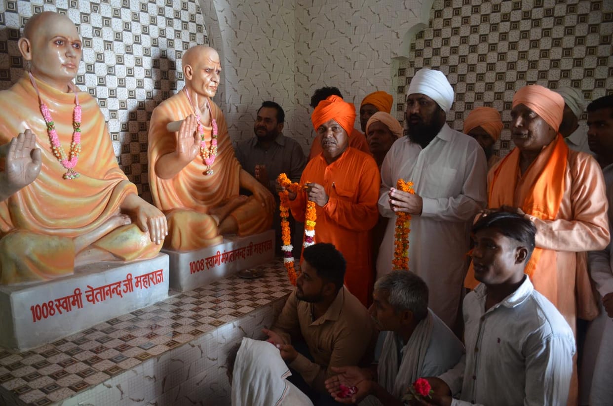 Salutes Brahmalin Swami Chetanand Maharaj