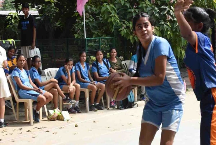 छात्राओं ने जिला बास्केटबॉल प्रतियोगिता में दिखाया दमखम, पहले दिन इन