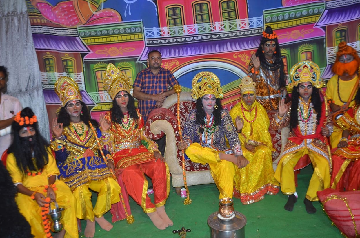 People trying to watch Ramlila's staging