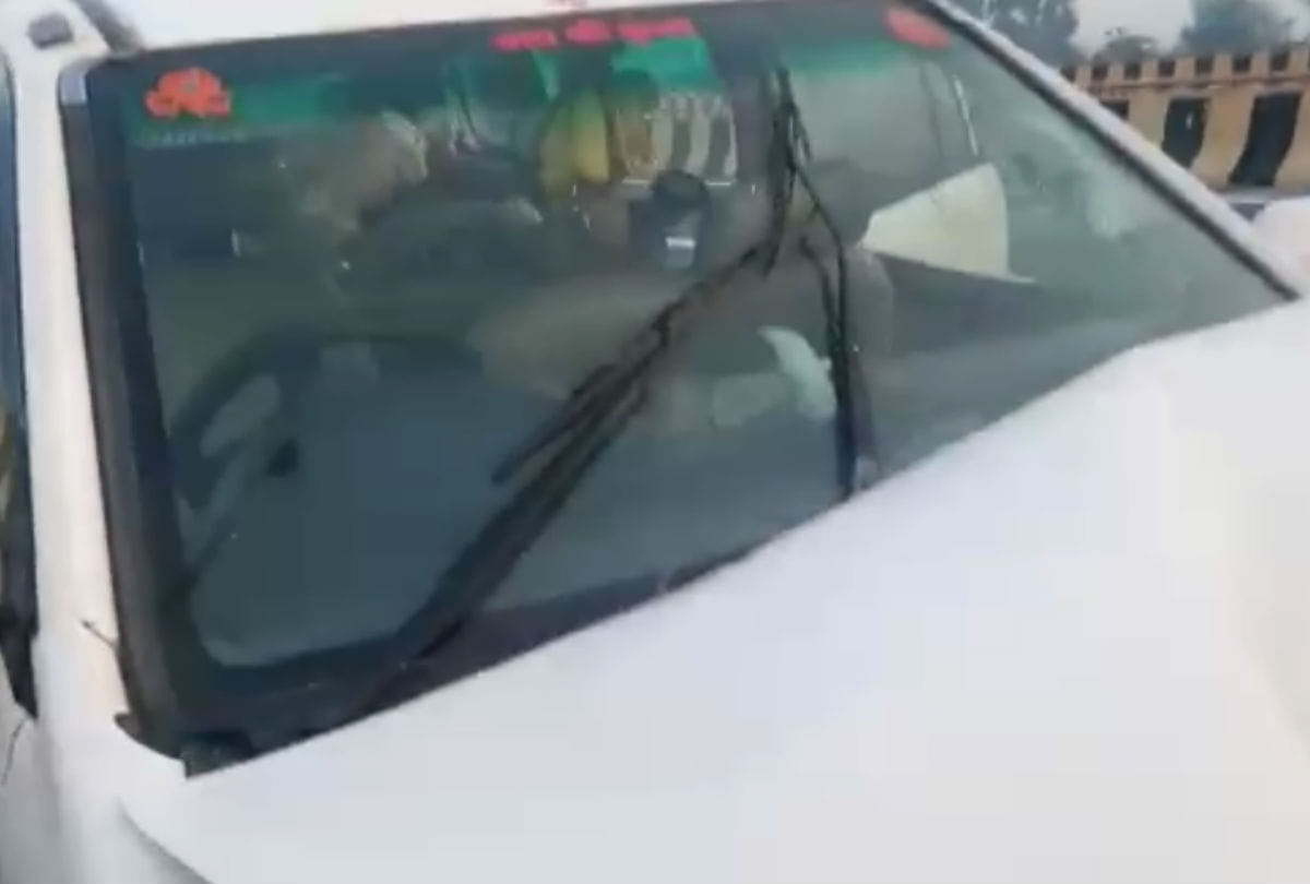 Accident on Yamuna Express way Eco and Tavera Car Crash Many Injured at Mathura