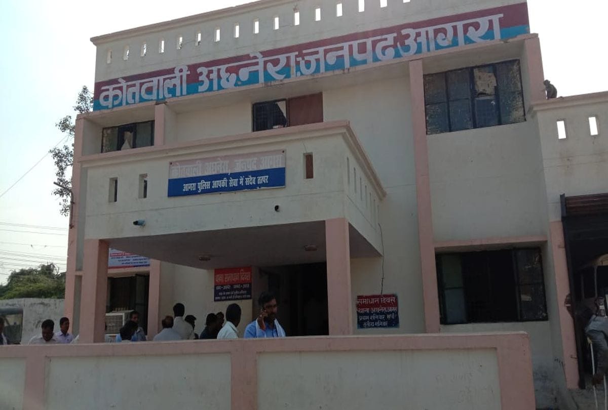 dead body of an old woman was found lying on cot soaked in blood In Agra