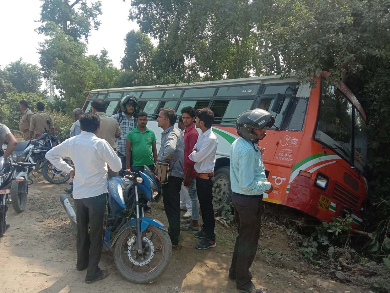 Roadways bus full of passengers went to the pit