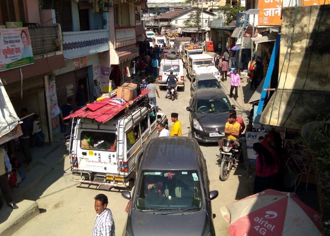 Construction of bridge caused jam in Sahia market