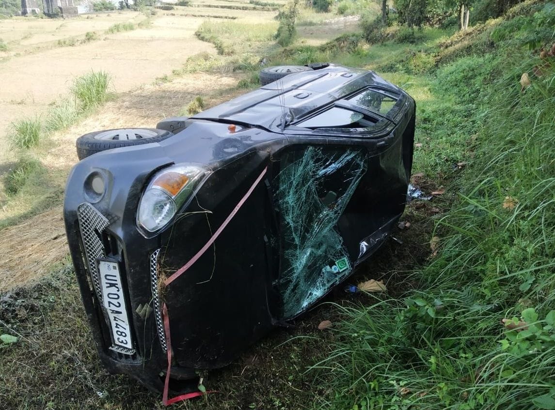 Two injured after the prime candidate's car overturned