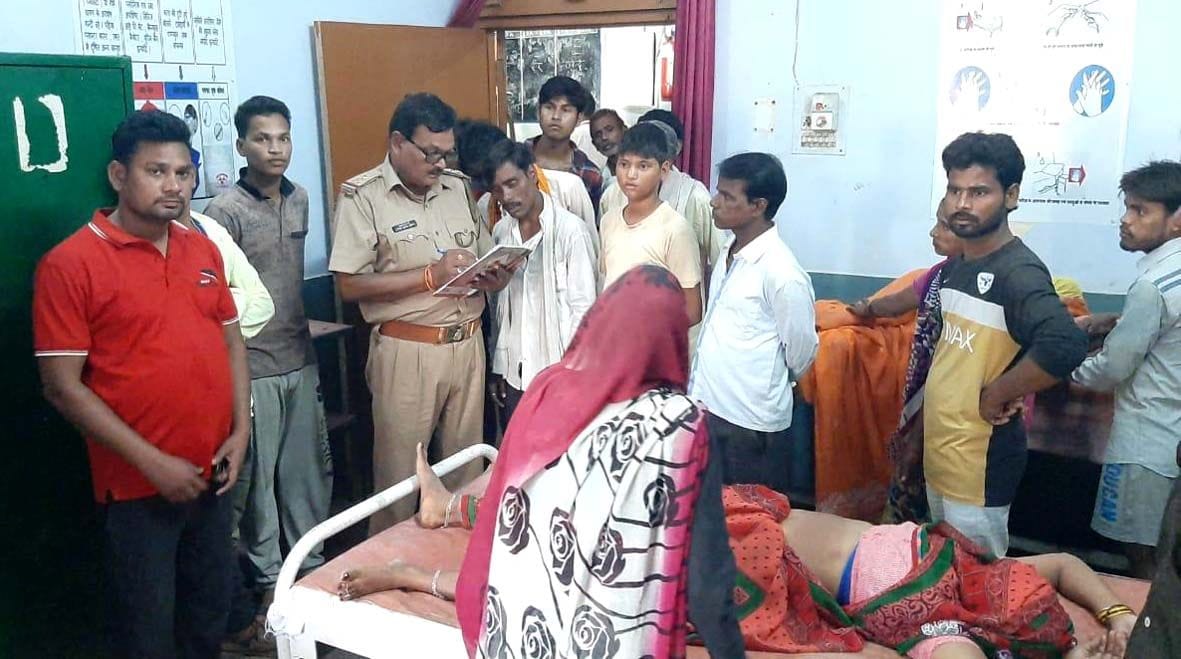 Auto overturns, one killed and eight injured