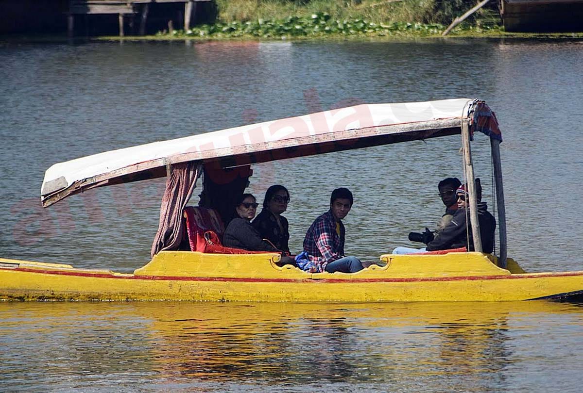 no restriction on movement in 99percent areas of Kashmir,tourists will get special internet facility