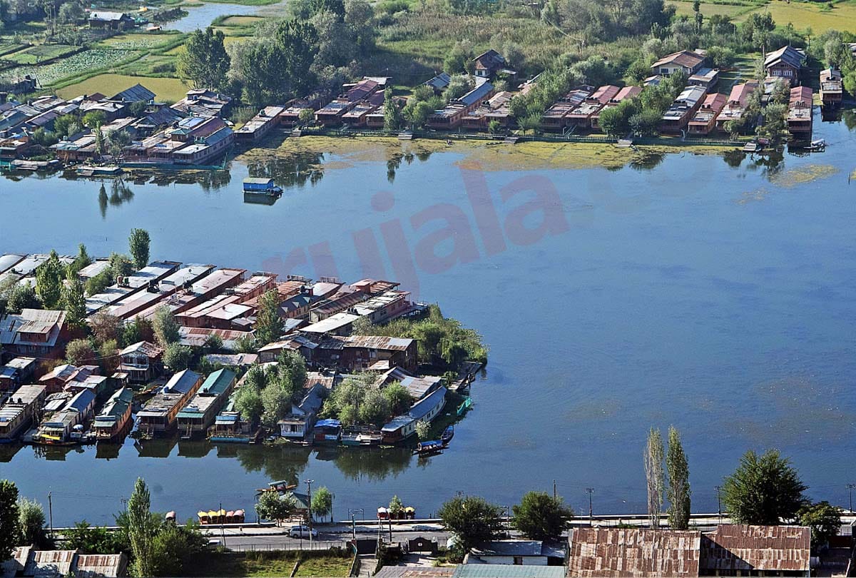 no restriction on movement in 99percent areas of Kashmir,tourists will get special internet facility